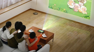 Illustration for article titled Stuffing a Projector in a Tablet Might Actually Be Awesome
